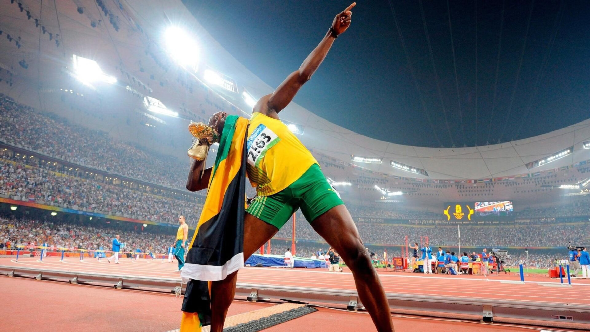 阿什拉夫教科书式表演，当边翼卫成为米兰德比最锋利的矛