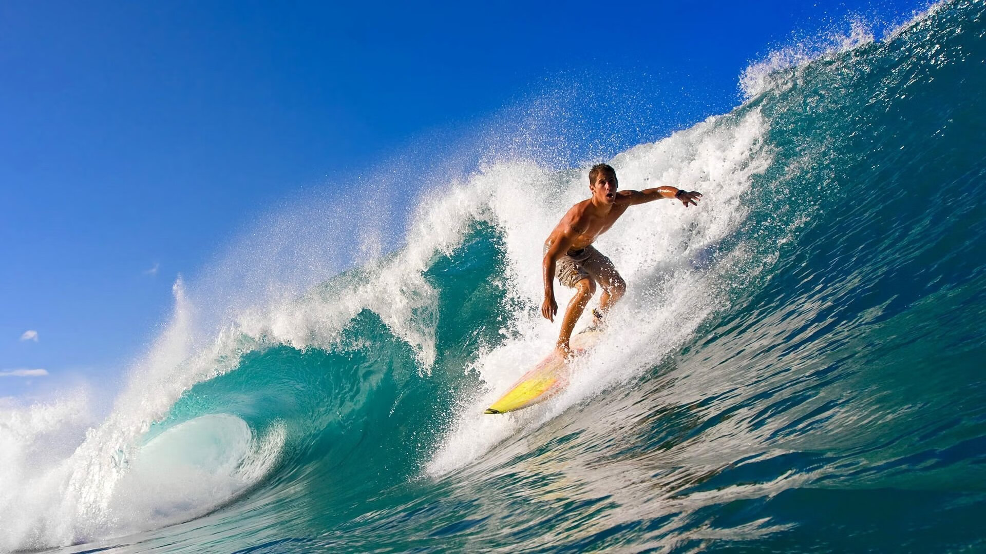 F1年度争冠之夜，莱万状态火热，跨界英雄的终极对决