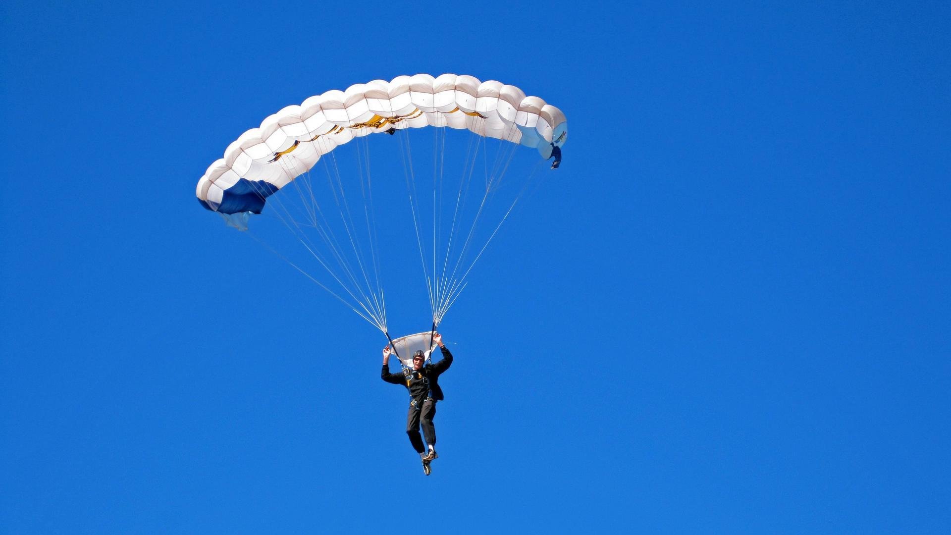 九游娱乐-篮球场上的法国悖论，当国家队在季后赛焦点战中击败母城巴黎