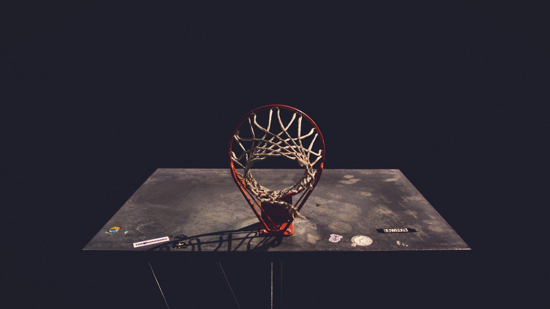 九游APP-一记封盖定乾坤，詹姆斯的关键防守，如何为雷霆的NBA杯征程写下唯一注脚